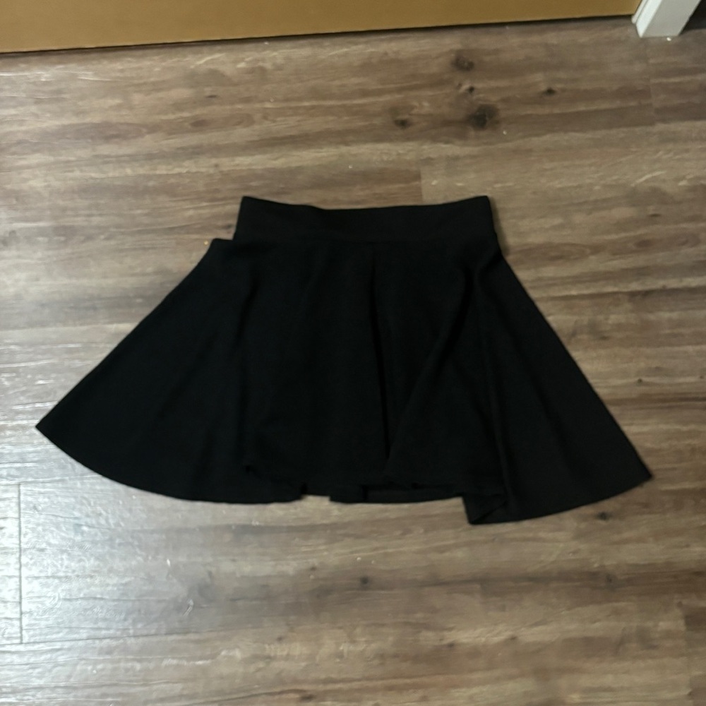 Black High-waisted Ruffled School Girl Skirt!